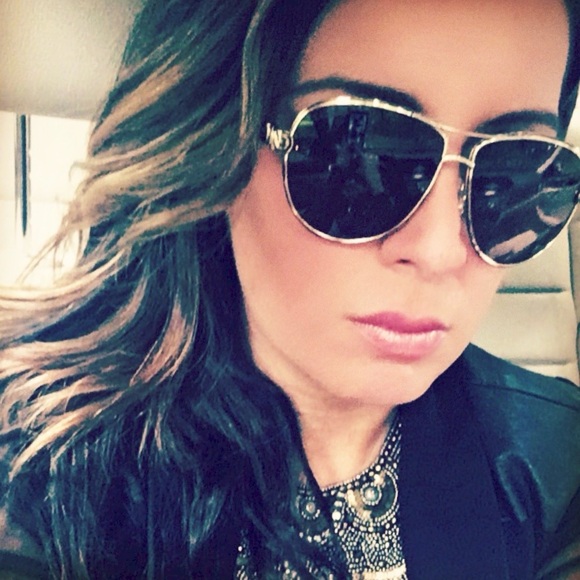 πΊMeet your Posher, Maxima - Picture 3 of 9